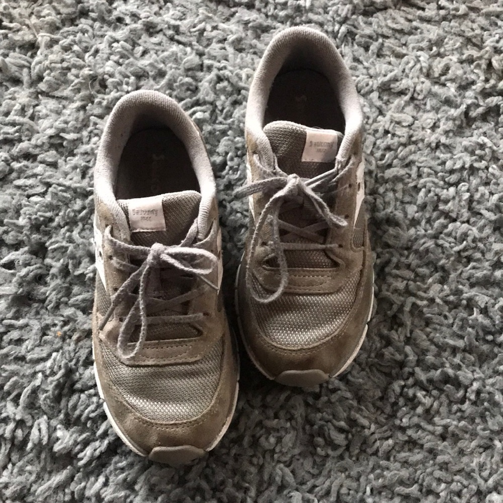 Saucony size 1 tennis shoe